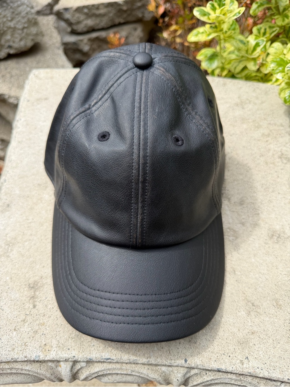 GAP unisex, never worn distressed leather hat